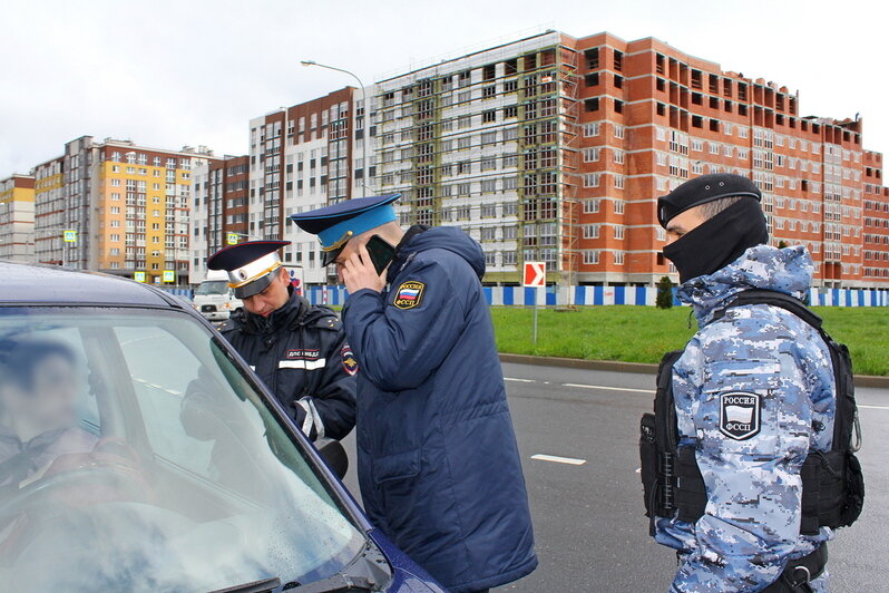 Четверым калининградцам, проезжавшим по кольцу на Сельме, пришлось спешиться и попрощаться с машинами    - Новости Калининграда | Фото: пресс-служба УФССП России по Калининградской области