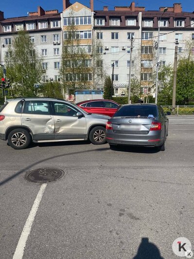 Участник ДТП на перекрёстке Гагарина и Стрелецкой в Калининграде ищет очевидцев аварии (фото) - Новости Калининграда | Фото: очевидцы «Клопс» 