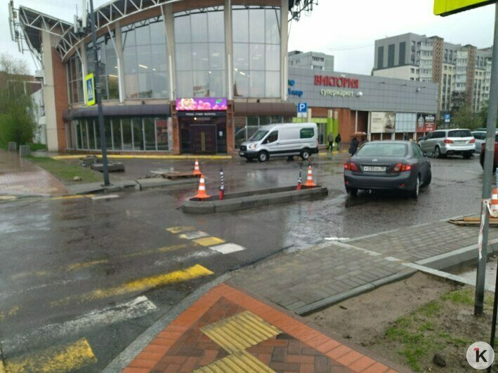 В Калининграде под шлагбаум закрывают парковку возле ещё одного крупного супермаркета - Новости Калининграда | Фото: «Клопс»