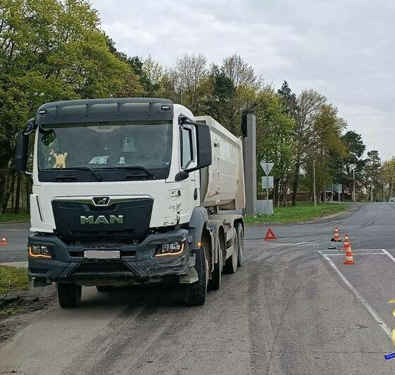 В Славске грузовик протаранил легковушку, перевернув её на крышу (фото) - Новости Калининграда | Фото: пресс-служба регионального УМВД