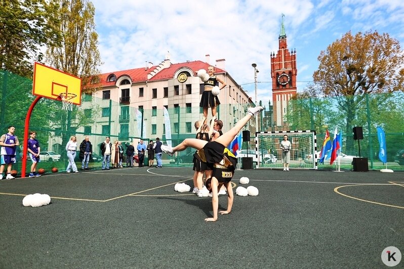 В Калининграде реконструировали спортплощадку, по которой в детстве бегала Дятлова (фоторепортаж) - Новости Калининграда | Фото: Александр Подгорчук / «Клопс»