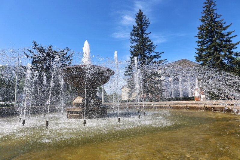 На площадях и в скверах Калининграда включили фонтаны (фоторепортаж)    - Новости Калининграда | Фото: Александр Подгорчук / «Клопс»