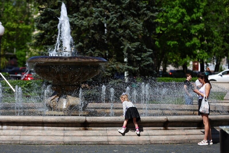 На площадях и в скверах Калининграда включили фонтаны (фоторепортаж)    - Новости Калининграда | Фото: Александр Подгорчук / «Клопс»