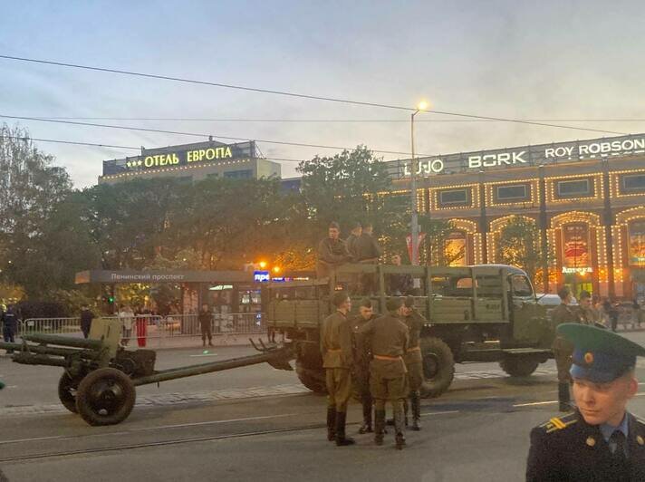 В центре Калининграда скопилась военная техника: идёт репетиция парада Победы (фото) - Новости Калининграда | Фото очевидцев