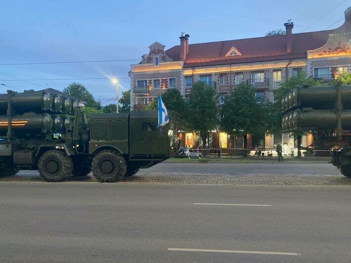 В центре Калининграда скопилась военная техника: идёт репетиция парада Победы (фото) - Новости Калининграда | Фото очевидцев