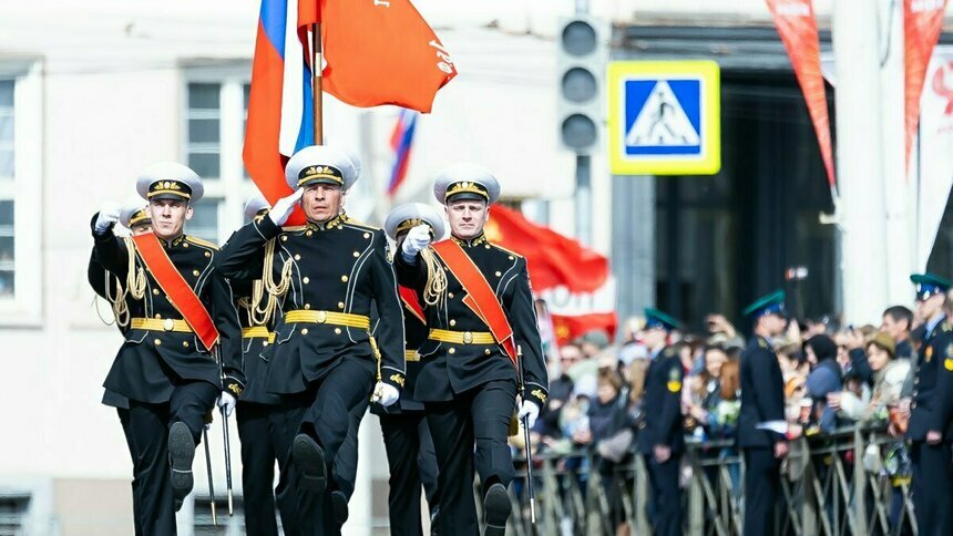 Стальная броня и обезоруживающие улыбки: в Калининграде прошёл военный парад (фоторепортаж) - Новости Калининграда | Фото: Александр Подгорчук / «Клопс»