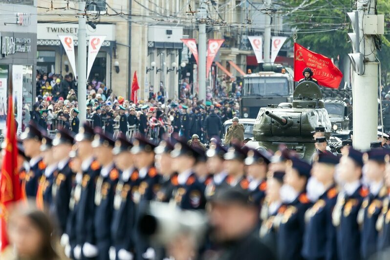 Стальная броня и обезоруживающие улыбки: в Калининграде прошёл военный парад (фоторепортаж) - Новости Калининграда | Фото: Александр Подгорчук / «Клопс»