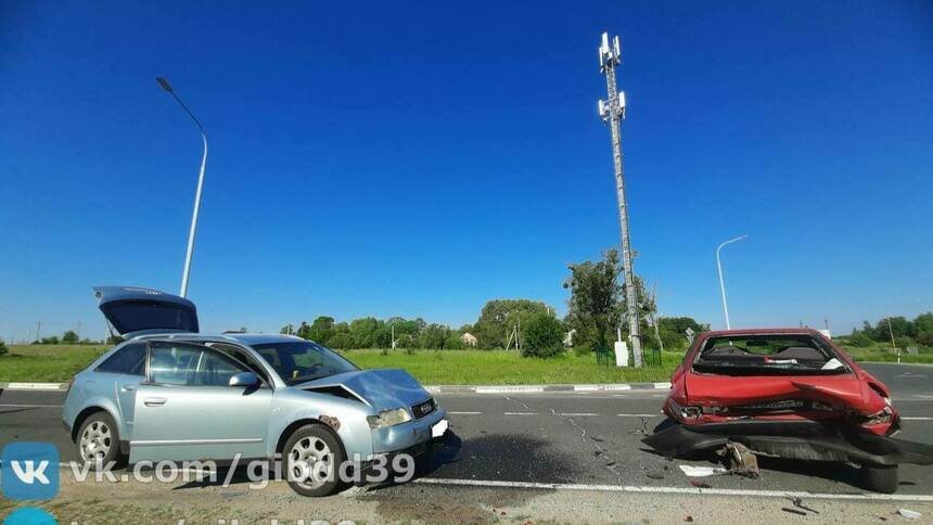 Под Багратионовском серый Audi въехал в зад красному, пострадала девушка  - Новости Калининграда | Фото: пресс-служба УМВД по Калининградской области