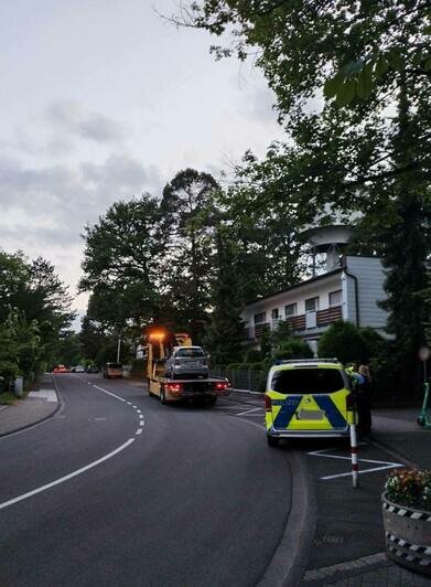 Пьяный немец пытался протаранить ворота российского консульства в Бонне (фото) - Новости Калининграда | Фото: телеграм-канал Генконсульства России в Бонне