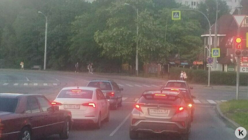 У Королевских ворот неисправный светофор стопорит движение  - Новости Калининграда | Фото: «Клопс»