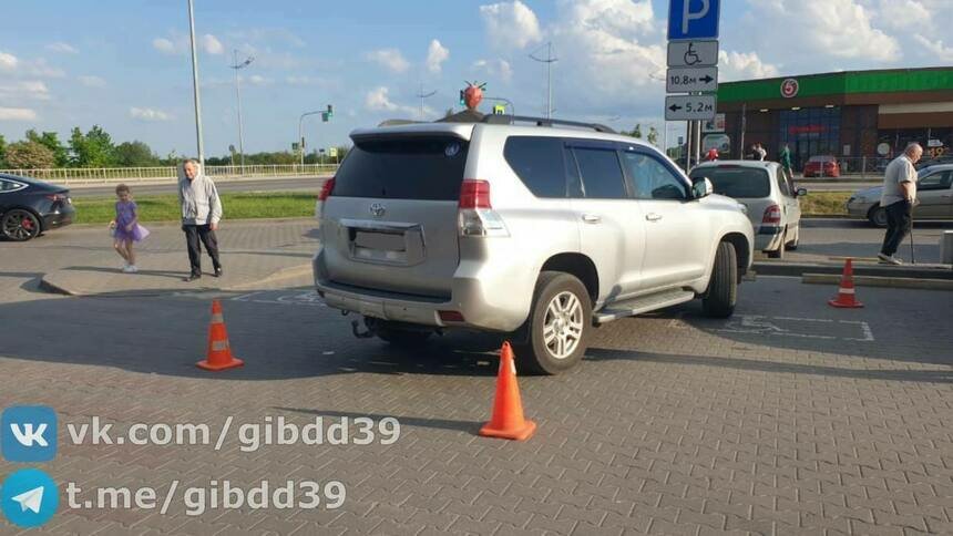 В Гурьевске на парковке машина сбила 18-летнюю девушку, вышедшую из магазина - Новости Калининграда | Фото: ГИБДД региона
