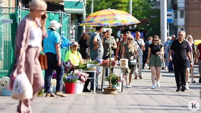 Торговые прилавки возле Центрального рынка | Фото: Александр Подгорчук / «Клопс»