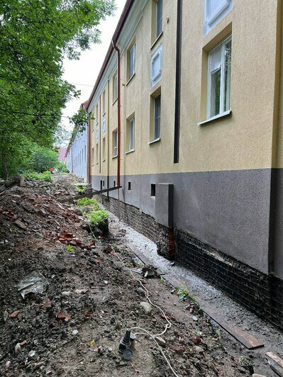 В Калининграде во дворе на улице Козенкова выкопали снаряд (фото) - Новости Калининграда | Фото: Фонд капитального ремонта Калининградской области