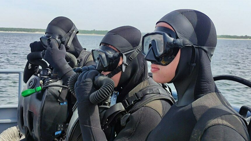 В Балтийском море боевые пловцы провели плановые учения и захватили катер условного нарушителя - Новости Калининграда | Фото: пресс-служба Балтийского флота