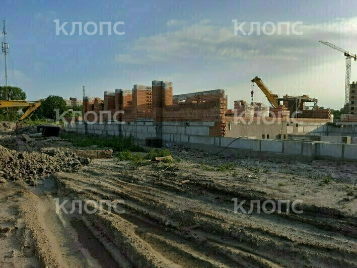 Стройка, где обнаружили снаряд | Фото: очевидец 