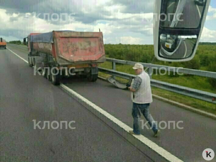 На Приморском кольце после поворота на Храброво произошла авария с фурой и микроавтобусом (фото) - Новости Калининграда | Фото: «Клопс»