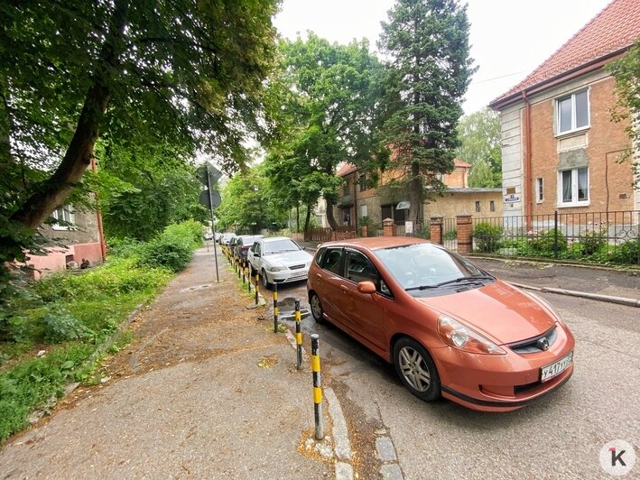 Запрет лишь наполовину: где на самом деле нельзя теперь ставить авто на Пролетарской и что не так со знаками (фоторепортаж) - Новости Калининграда | Фото: Александр Подгорчук / «Клопс»