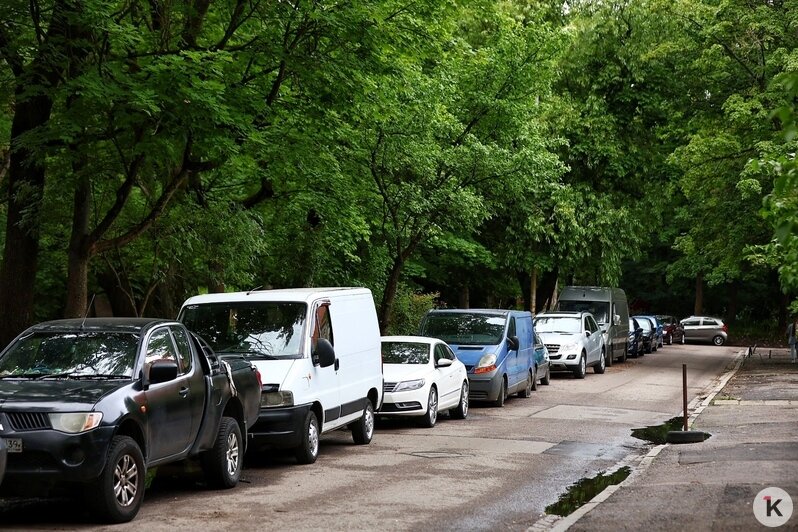 Запрет лишь наполовину: где на самом деле нельзя теперь ставить авто на Пролетарской и что не так со знаками (фоторепортаж) - Новости Калининграда | Фото: Александр Подгорчук / «Клопс»