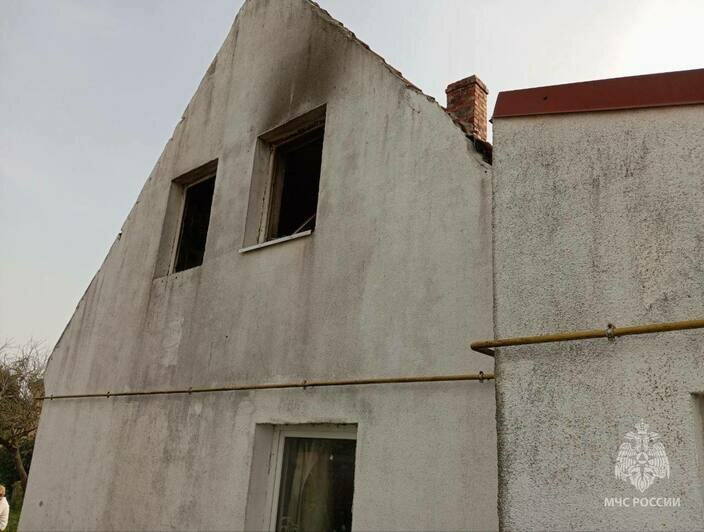 В Мамоново ребёнок играл с огнём и подпалил дом  - Новости Калининграда | Фото: МЧС по Калининградской области