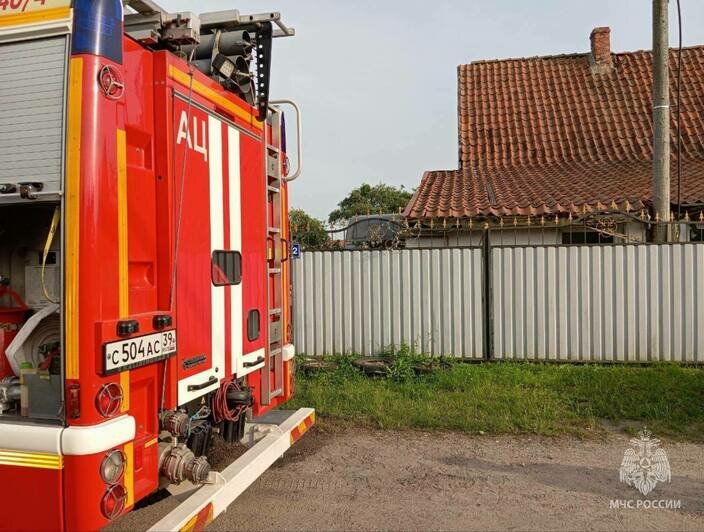 В Мамоново ребёнок играл с огнём и подпалил дом  - Новости Калининграда | Фото: МЧС по Калининградской области