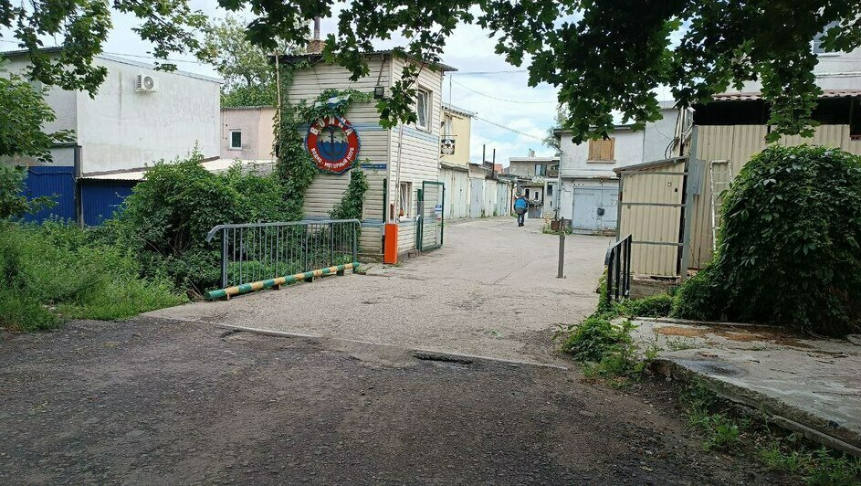 Владельцев 5 эллингов, из-за которых в прошлом году Литовский ручей выходил из берегов, заставили убрать самострои - Новости Калининграда | Фото: администрация Калининграда