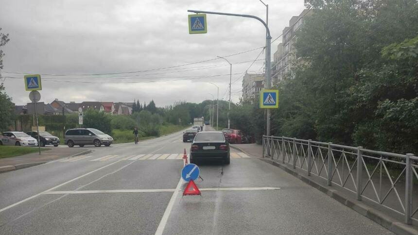 На Горького легковушка влетала в багажник другой машины, пострадал один из водителей - Новости Калининграда | Фото: ГАИ региона