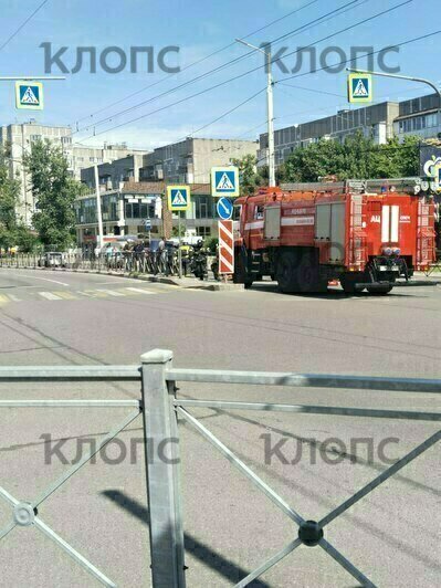 На Горького возле «зебры» столкнулись три машины, на месте работают спасатели (фото) - Новости Калининграда | Фото: очевидцы