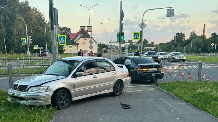 На Моспроспекте «немец» и «японец» не поделили перекрёсток, пострадал один из водителей  - Новости Калининграда | Фото: пресс-служба УМВД по Калининградской области