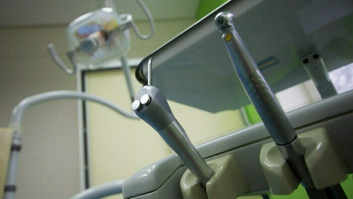 «Работаем даже по ночам»: в калининградской областной стоматологии объяснили причину многочасовых очередей - Новости Калининграда | Фото: архив «Клопс»