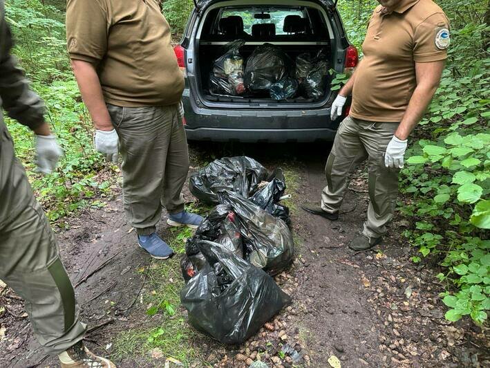 На Виштынце после жалоб на залежи мусора разобрали территорию возле одного из озёр (фото) - Новости Калининграда | Фото: пресс-служба нацпарка