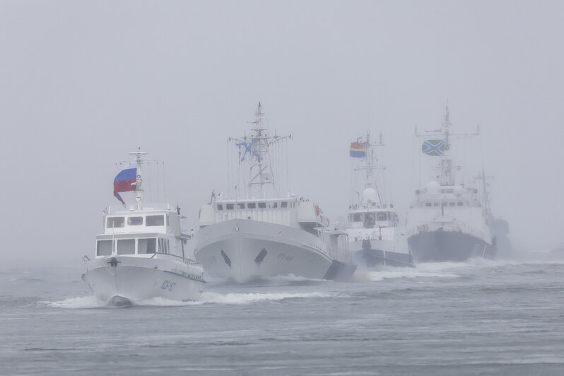 Огонь, вода и алый парус: в Балтийске прошёл штормовой парад в День ВМФ (фоторепортаж) - Новости Калининграда | Фото: Александр Подгорчук / «Клопс»