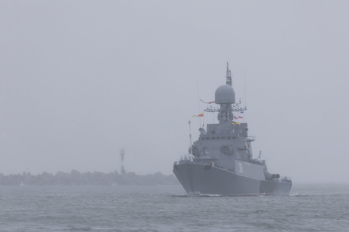 Огонь, вода и алый парус: в Балтийске прошёл штормовой парад в День ВМФ (фоторепортаж) - Новости Калининграда