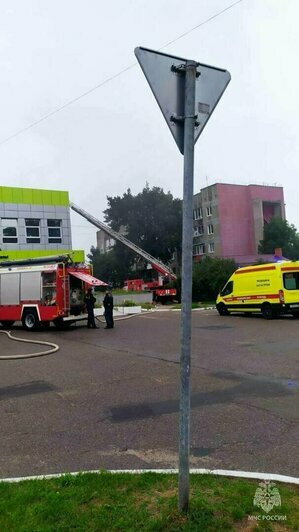 В Гурьевске из горящего супермаркета эвакуировали 50 человек  | Фото: пресс-служба МЧС по Калининградской области 