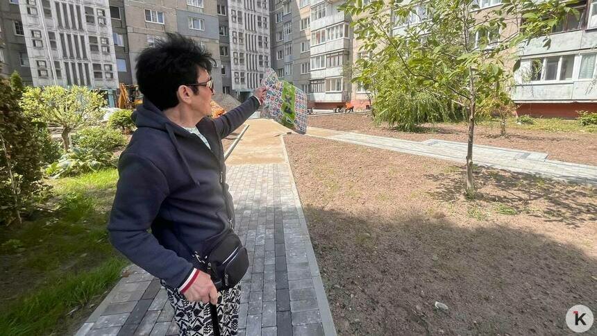«Я должна сидеть и смотреть, как под моё окно ходят в туалет?»: калининградка попросила Дятлову вырубить кустарник возле многоэтажки - Новости Калининграда | Фото: «Клопс»