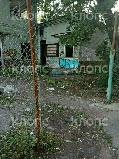 «Можно сломать шею»: калининградцы требуют закрыть опасные люки у заброшки рядом с Верхним озером (фото) - Новости Калининграда | Фото: очевидец