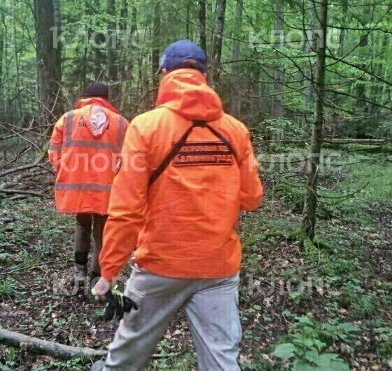 Добровольцы сопровождают к телу опергруппу | Фото: ПСО «Запад»