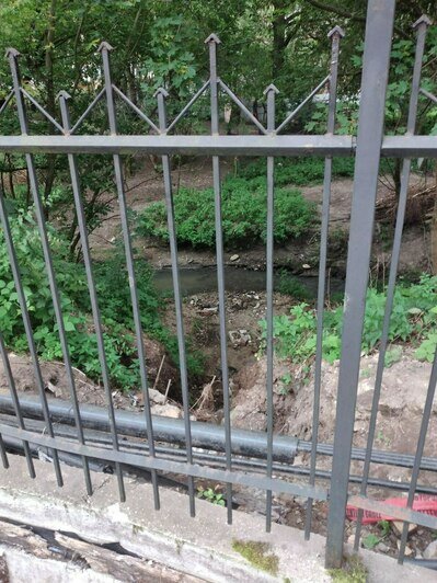Власти обещают остановить обрушение склона, на котором стоит калининградская высотка (фото, видео)  - Новости Калининграда | Фото: «Клопс»
