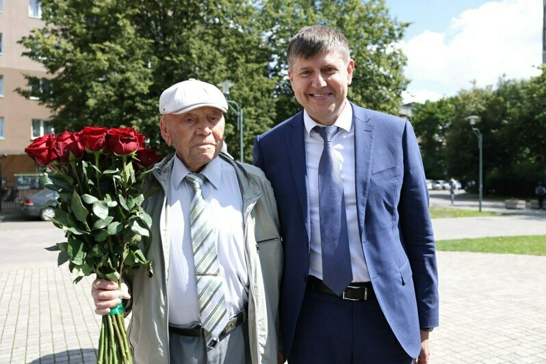 «Спасибо за подвиг, Борис Петрович!»: Андрей Кропоткин поздравил калининградского ветерана с 99-летием    - Новости Калининграда