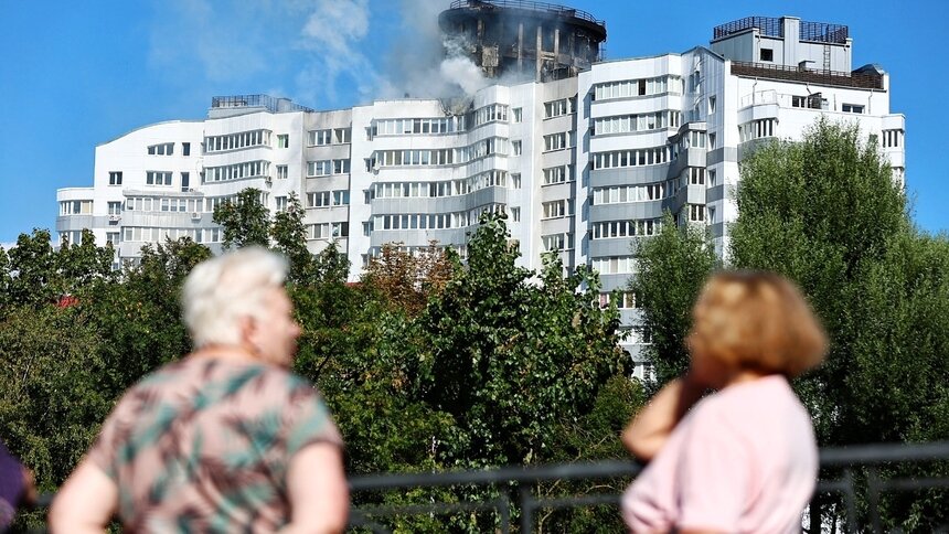 Погорельцам верхних этажей высотки на Эпроновской какое-то время придётся жить без воды и лифта — Дятлова - Новости Калининграда | Фото: Александр Подгорчук / «Клопс»