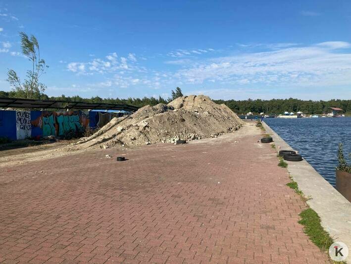 В Зеленоградске снесли фундамент недостроенной марины на Тростянке (фото, видео)  - Новости Калининграда | Фото: «Клопс»