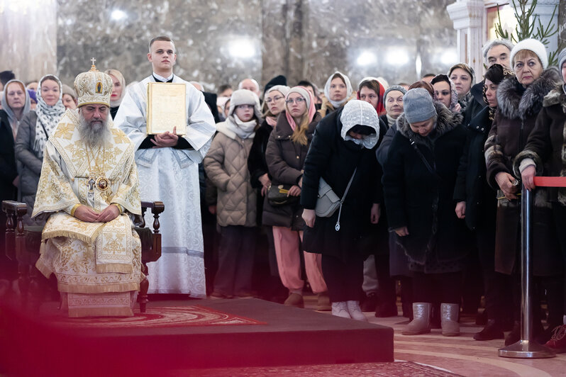 После появления первой звезды: в Кафедральном соборе прошло ночное рождественское богослужение (фоторепортаж) - Новости Калининграда | Фото: Александр Подгорчук / «Клопс»