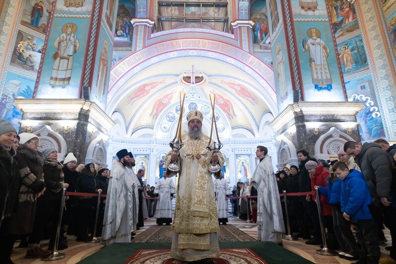 После появления первой звезды: в Кафедральном соборе прошло ночное рождественское богослужение (фоторепортаж) - Новости Калининграда | Фото: Александр Подгорчук / «Клопс»