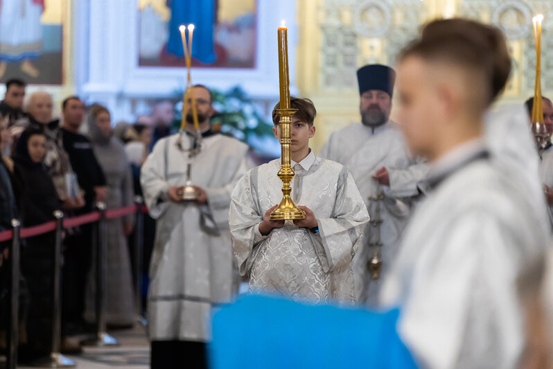 После появления первой звезды: в Кафедральном соборе прошло ночное рождественское богослужение (фоторепортаж) - Новости Калининграда | Фото: Александр Подгорчук / «Клопс»