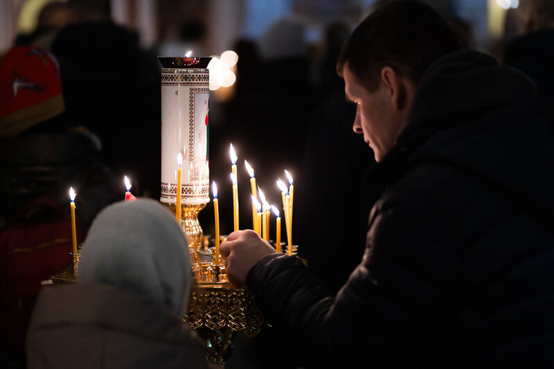 После появления первой звезды: в Кафедральном соборе прошло ночное рождественское богослужение (фоторепортаж) - Новости Калининграда | Фото: Александр Подгорчук / «Клопс»