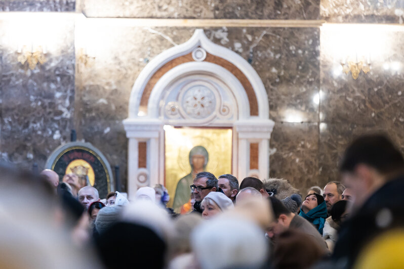 После появления первой звезды: в Кафедральном соборе прошло ночное рождественское богослужение (фоторепортаж) - Новости Калининграда | Фото: Александр Подгорчук / «Клопс»