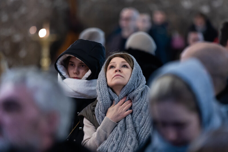 После появления первой звезды: в Кафедральном соборе прошло ночное рождественское богослужение (фоторепортаж) - Новости Калининграда | Фото: Александр Подгорчук / «Клопс»