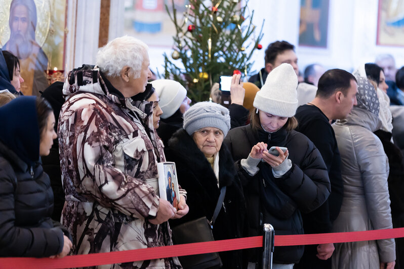 После появления первой звезды: в Кафедральном соборе прошло ночное рождественское богослужение (фоторепортаж) - Новости Калининграда | Фото: Александр Подгорчук / «Клопс»