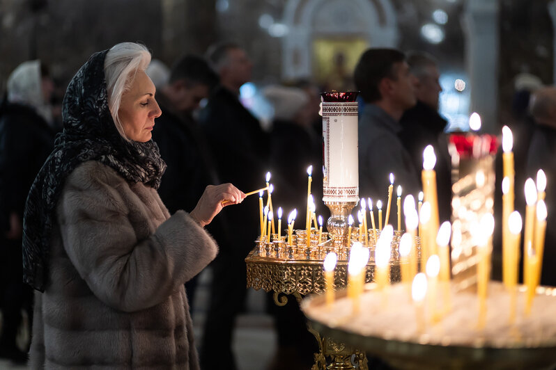 После появления первой звезды: в Кафедральном соборе прошло ночное рождественское богослужение (фоторепортаж) - Новости Калининграда | Фото: Александр Подгорчук / «Клопс»