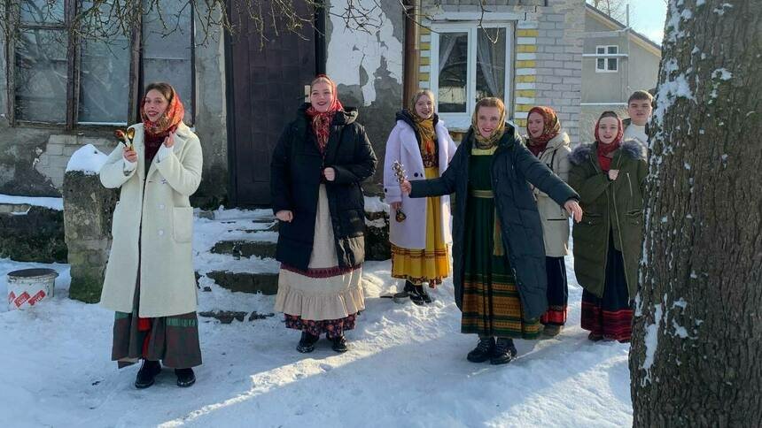 Хор в иммерсивном музее русских традиций «Тюльпановый Лес» | Фото: Лилия Щеблыкина