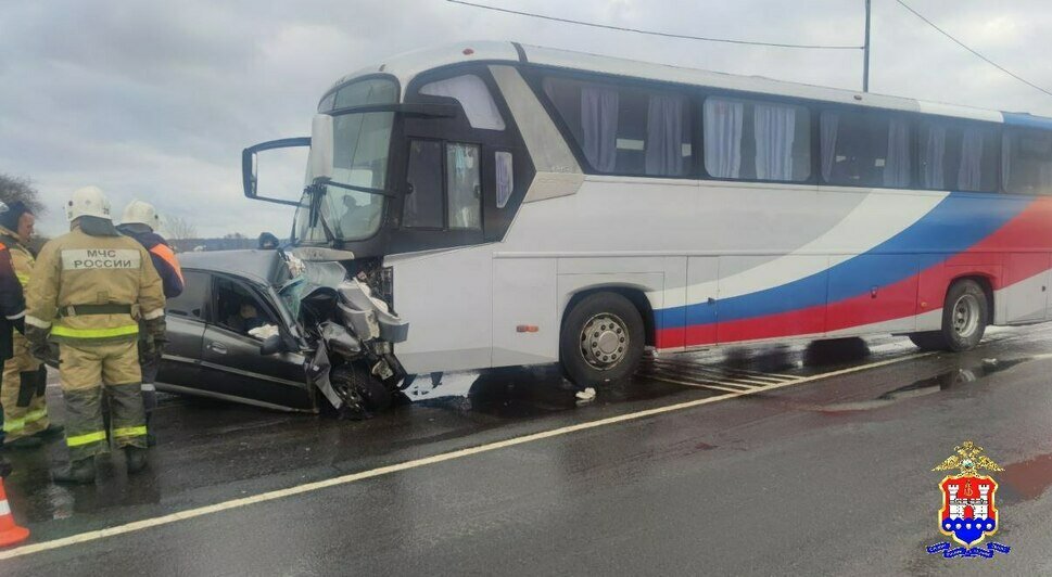 На трассе Гвардейск — граница с Литвой автобус столкнулся с легковушкой, погибла девушка  - Новости Калининграда | Фото: пресс-служба регионального УМВД